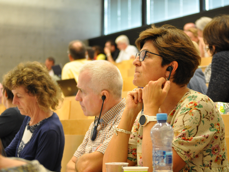 Isabelle Vernet ist Studierendenseelsorgerin an der École hôtelière de Lausanne. Auch koordiniert sie die katholische Freiwilligenarbeit in der Waadt. © Sarah Paciarelli / SKF