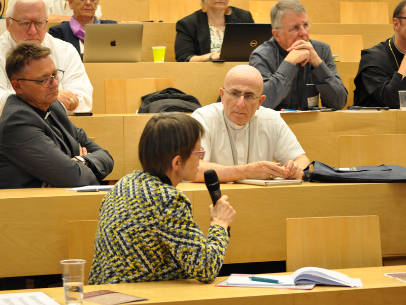 Schwester Birgit Weiler reiste aus Peru an, um über ihre Erfahrungen im Amazonas zu sprechen. Die Ordensfrau lebt und arbeitet seit gut dreissig Jahren in Peru und lehrt an der Jesuitenuniversität Antonio Ruiz de Montoya in Lima. © Sarah Paciarelli / SKF