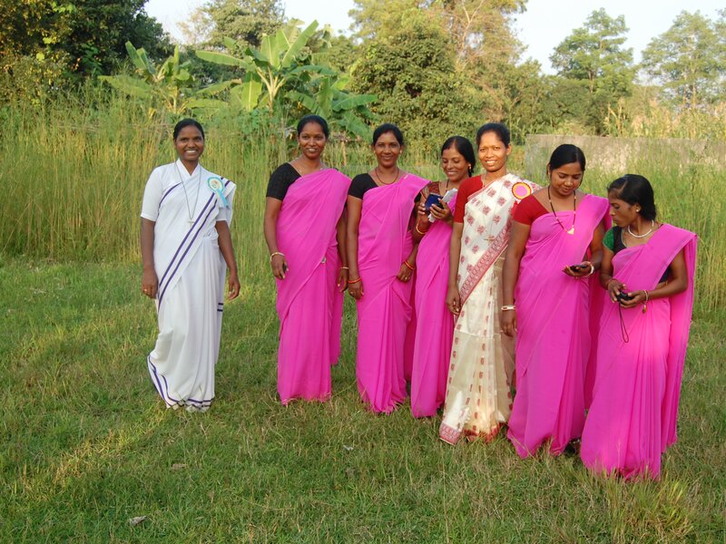2018: Projektleiterin Sr. Sumitra (links) und Beraterin Sr. Rajni Kullu (Mitte) mit ihrem reinen Frauenteam.
