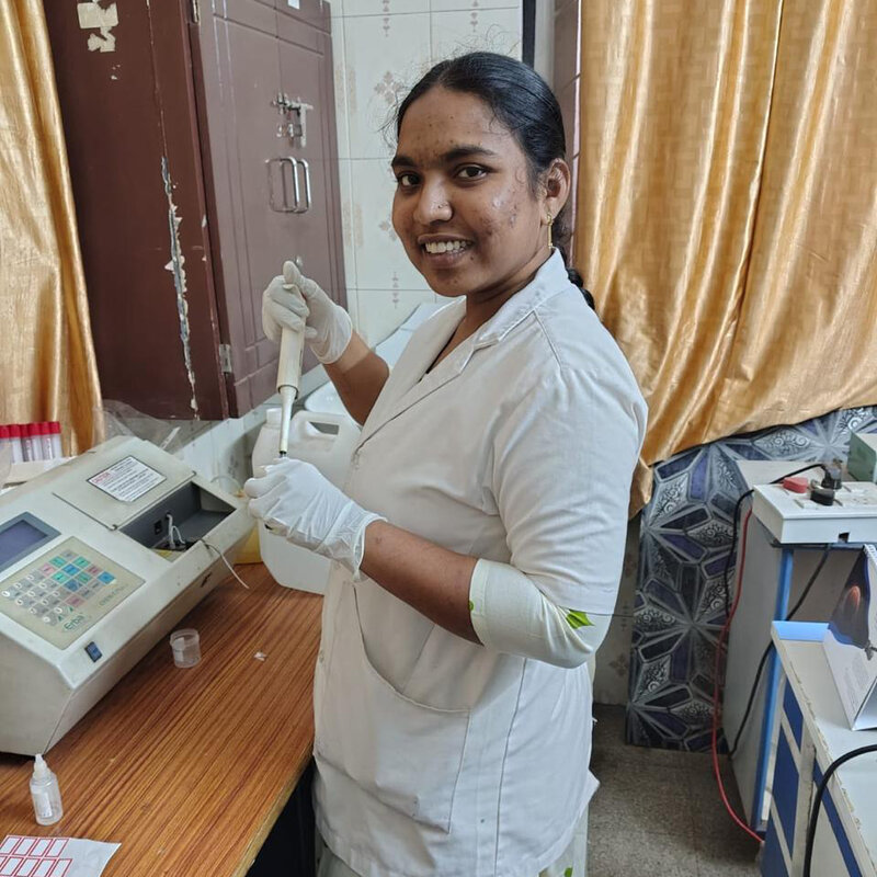 Ausbildung zur Labor-Assistentin.