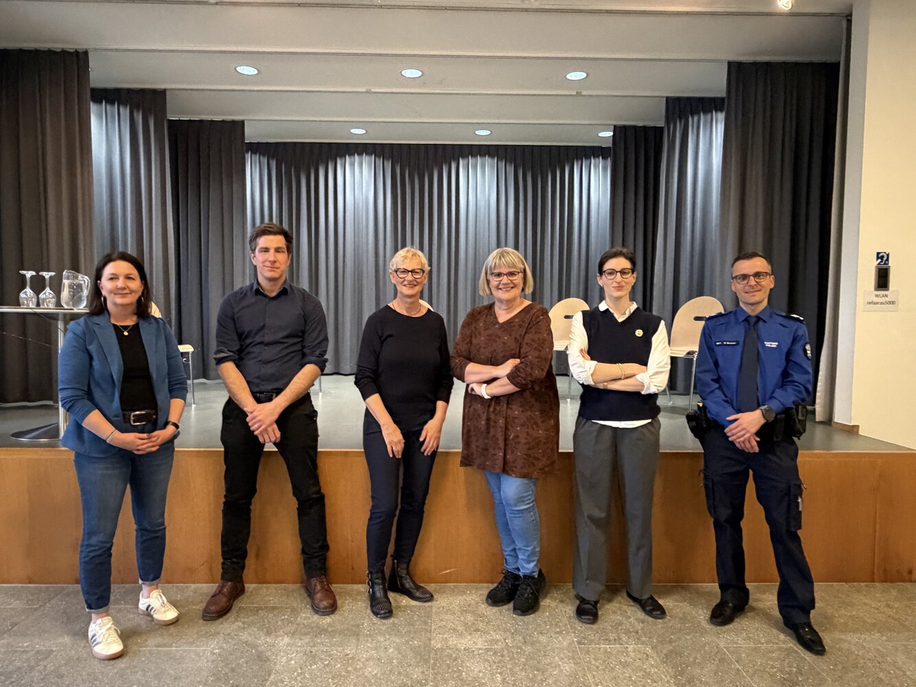 Claudia Wyss – Leiterin der Anlaufstelle gegen häusliche Gewalt im Kanton, Daniel Hölzle – Grossrat und Schulleiter, Pia Viel – Präsidentin des Aargauischen Katholischen Frauenbundes und Co-Präsidentin des Frauenbund Schweiz, Evelyne Wernli – Leiterin Fachgruppe Politik & Gesellschaft, Anna Rosenwasser – Nationalrätin, Matthias Boscaini – Gruppenchef Gewaltschutz der Kantonspolizei Aargau (v.l.n.r.) 